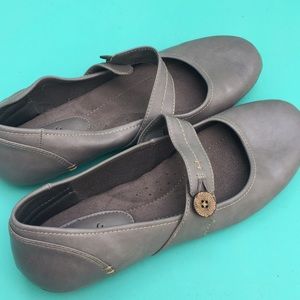 Euro Soft by Sofft Size 10 gray flats